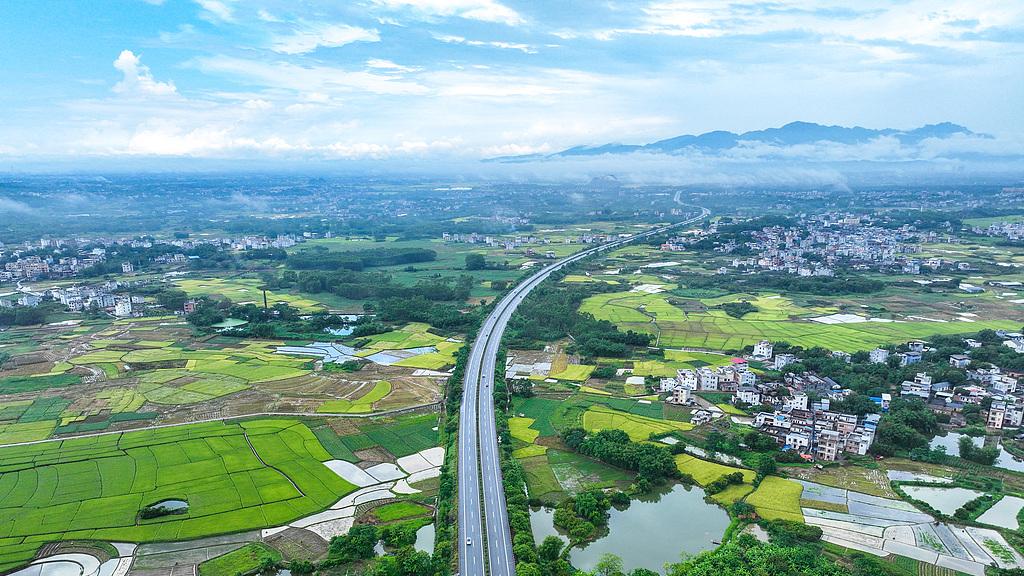 广西又一条南北向高速公路来了！线路全长450公里，双向四车道