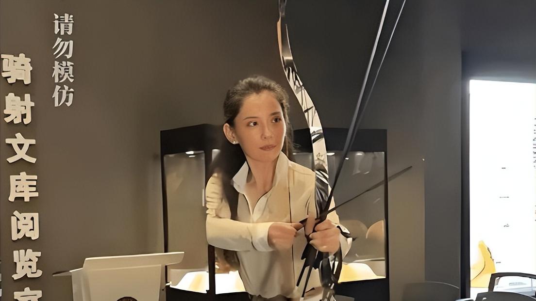 汪峰携小女友看演唱会，小19岁森林北气质不凡，柯基臀太抢眼！