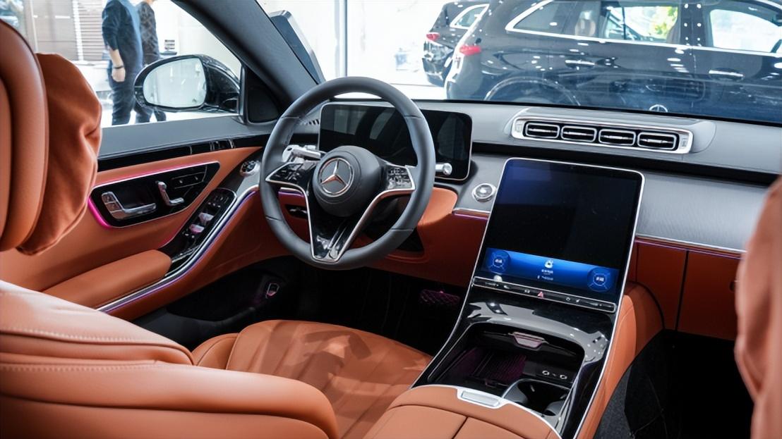豪华手法无数，为何奔驰仍是标杆？奔驰C/E/S级的精准升级给出答案