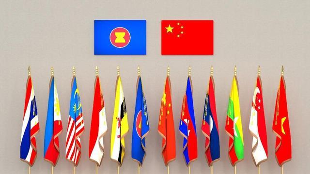 特朗普裁人，误打误撞给中国带来好消息，数十名反华分子被一窝端