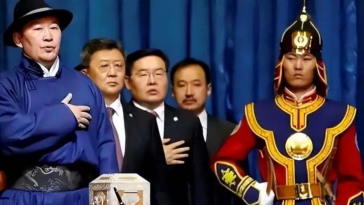 从西里尔字母到回鹘式蒙文：蒙古国的“去俄化”与文化觉醒之路