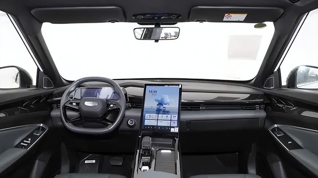 入门就有181马力+8155芯片，新博越带劲吗