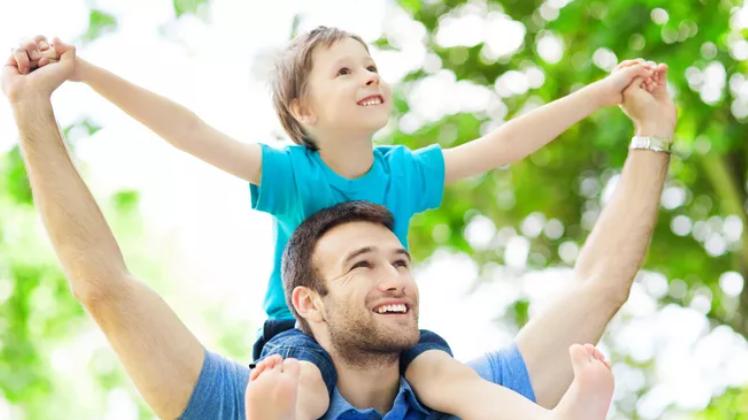 暑假屏幕之争：孩子该不该碰手机平板？答案藏在你手里！