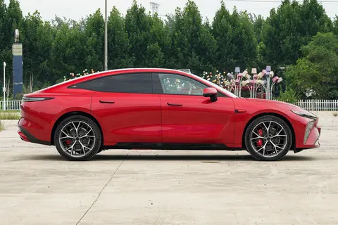 15.28万起的C级家用车！实测星纪元ES：黄金增程+猎鹰辅助驾驶