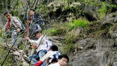 36年悬崖坚守！他用生命点亮2000个山里娃的求学梦