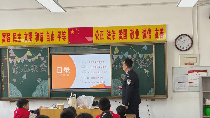 信阳市羊山外国语小学：家长当“师”者 课堂添“新”彩