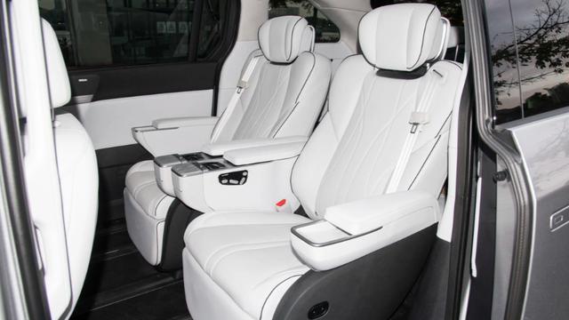 除了冰箱彩电，还有后轮转向+空悬，这款MPV喜欢吗？