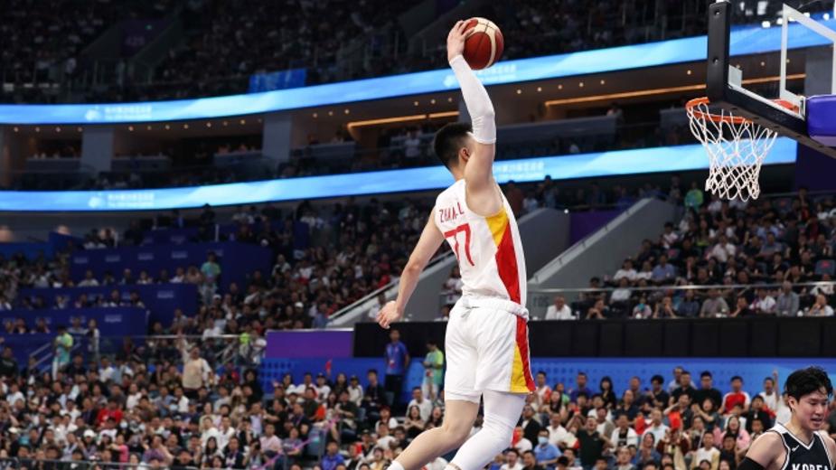 最后两分钟想起现代篮球，老叔神奇不在，中国男篮又走回老路