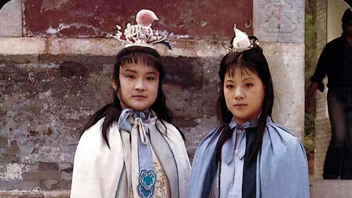 宝玉可以拿几百钱找茗玉的庙，为什么不肯拿几百钱给秦钟修坟？