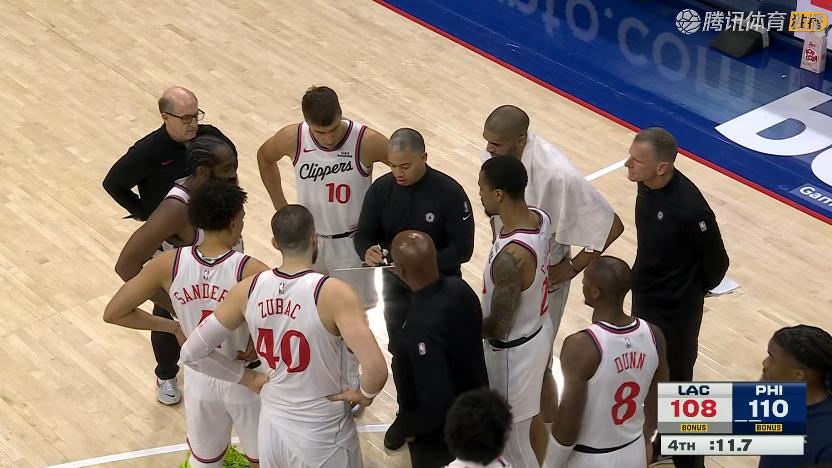 两分惜败！哈登28+6+5，赛后马克西跑过来，一把抱住哈登