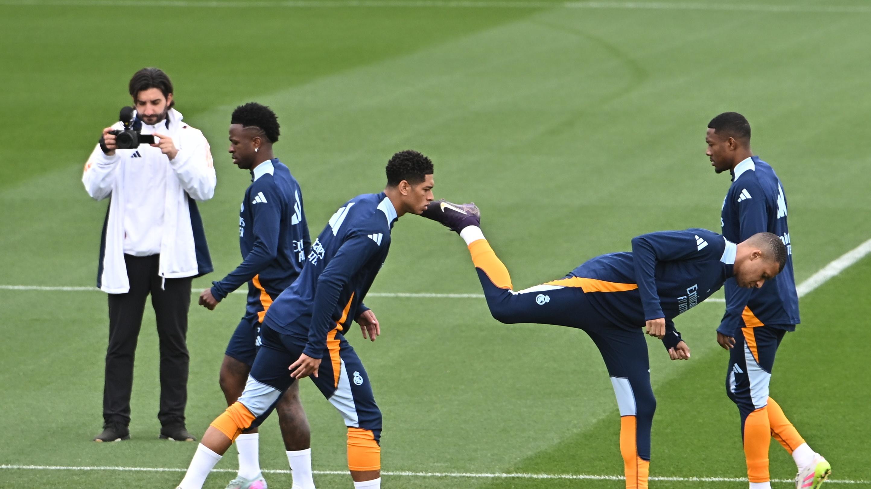 说的谁？本泽马：皇马的问题在于你接受不了前面那个人进球比你多