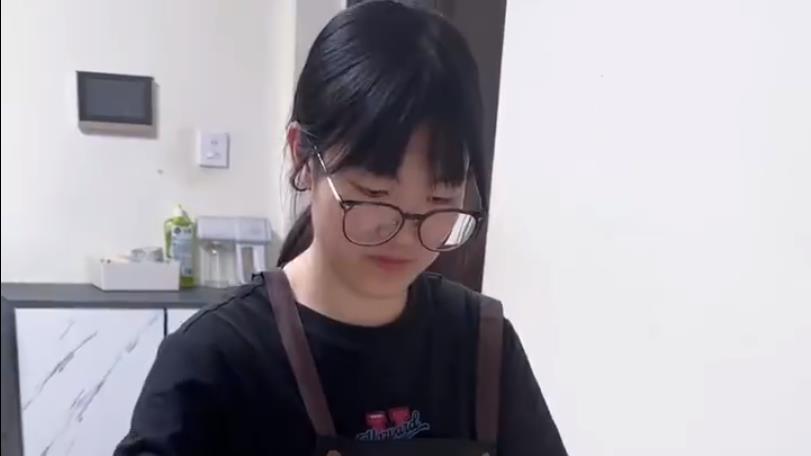 小区盒饭走红，日赚580元背后的烟火经济学