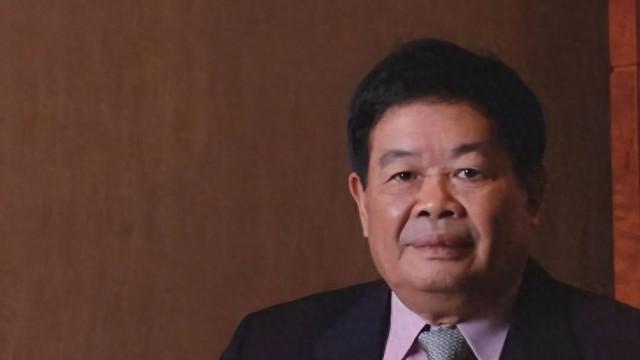 曹德旺奢靡生活：10亩大豪宅，配16个美女管家！曾经婚内出轨