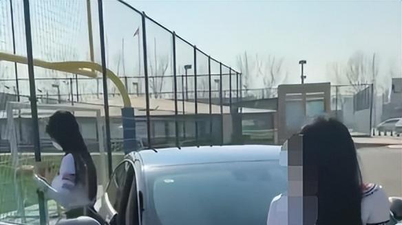 “别出心裁”的跑车方式，让老师傅看得怀疑人生，真能日入800吗？