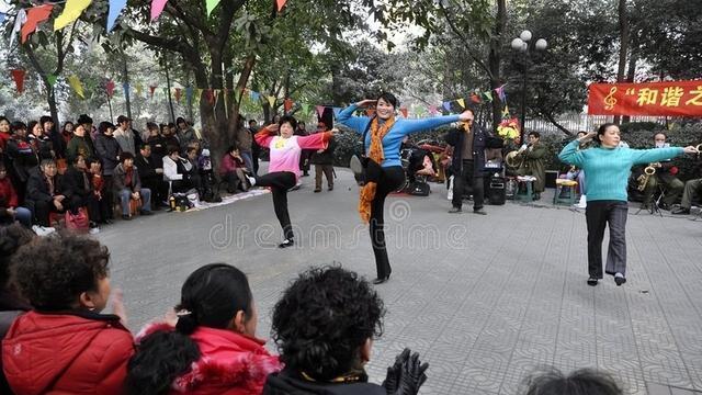 65岁大爷坦言：跳了一年的广场舞，却把家给毁了