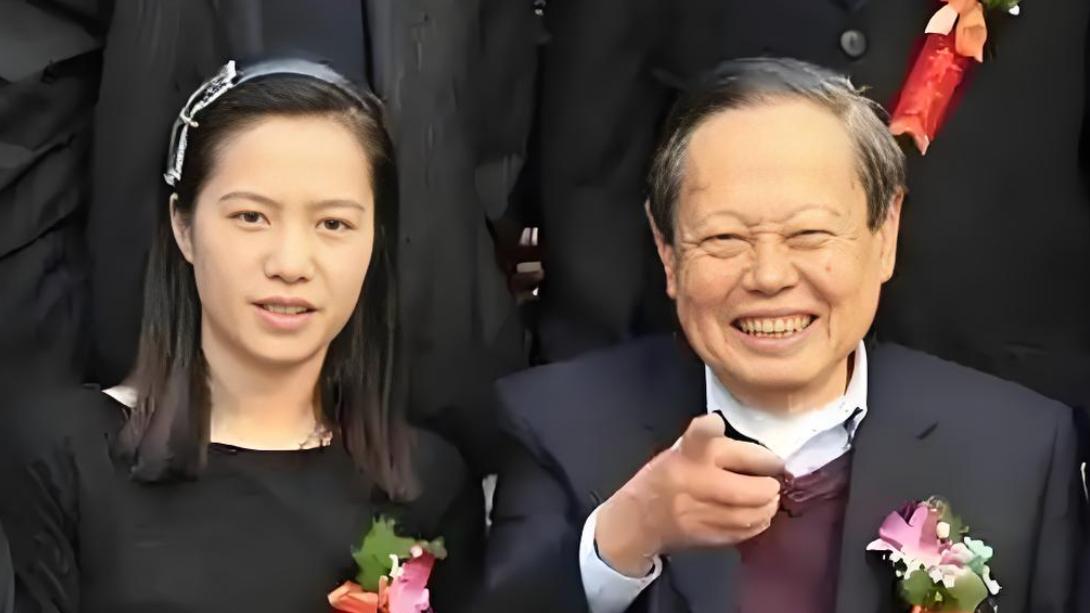 和杨振宁结婚，翁帆到底图什么？