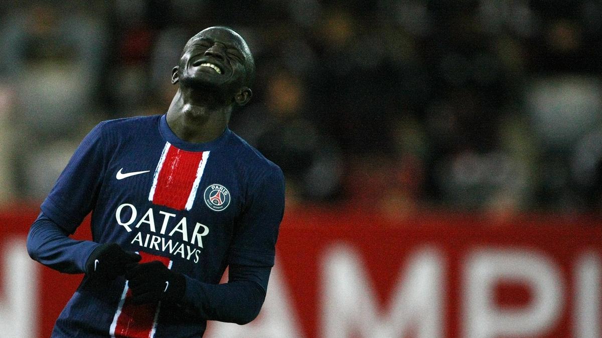 曼城达成协议，签下 18 岁的 PSG 前锋