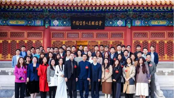 路觅教育荣获2024国际教育产业研讨会“最佳留学课业辅导机构”