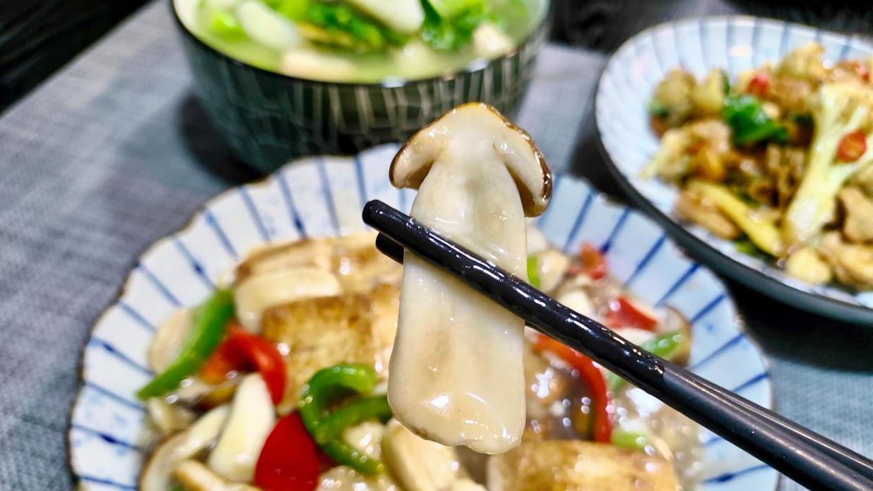 老两口这餐有3道素菜，简单却难以抗拒的美味！