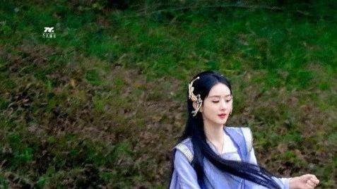 赵丽颖换背景图引全网破译！是“沈璃情怀”还是“婚姻暗号”？官方数据撕开流量密码