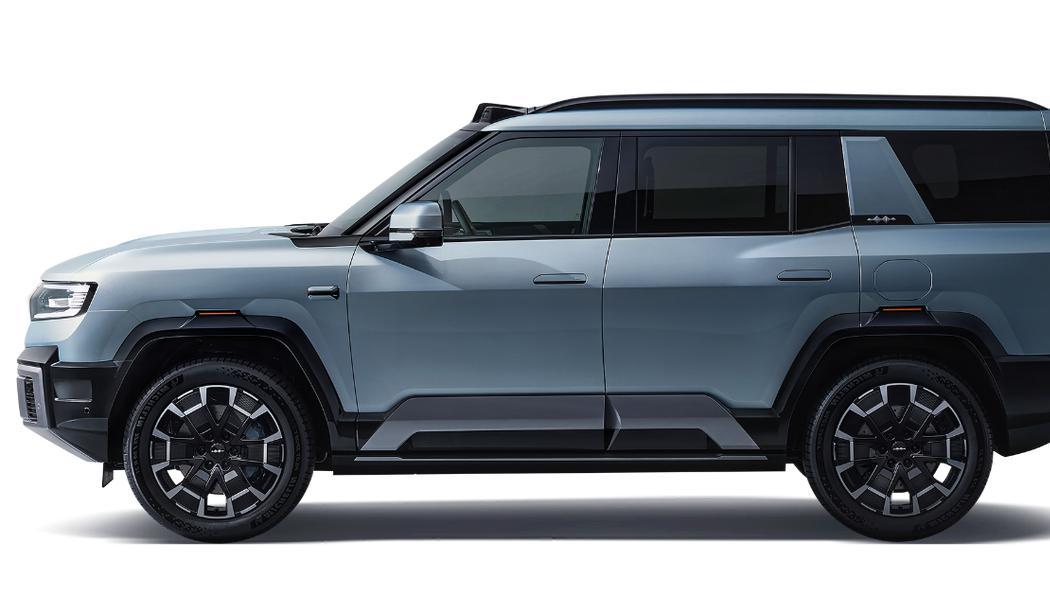 坚守磷酸铁锂路线：比亚迪双品牌热销助推高端化“加速超车”