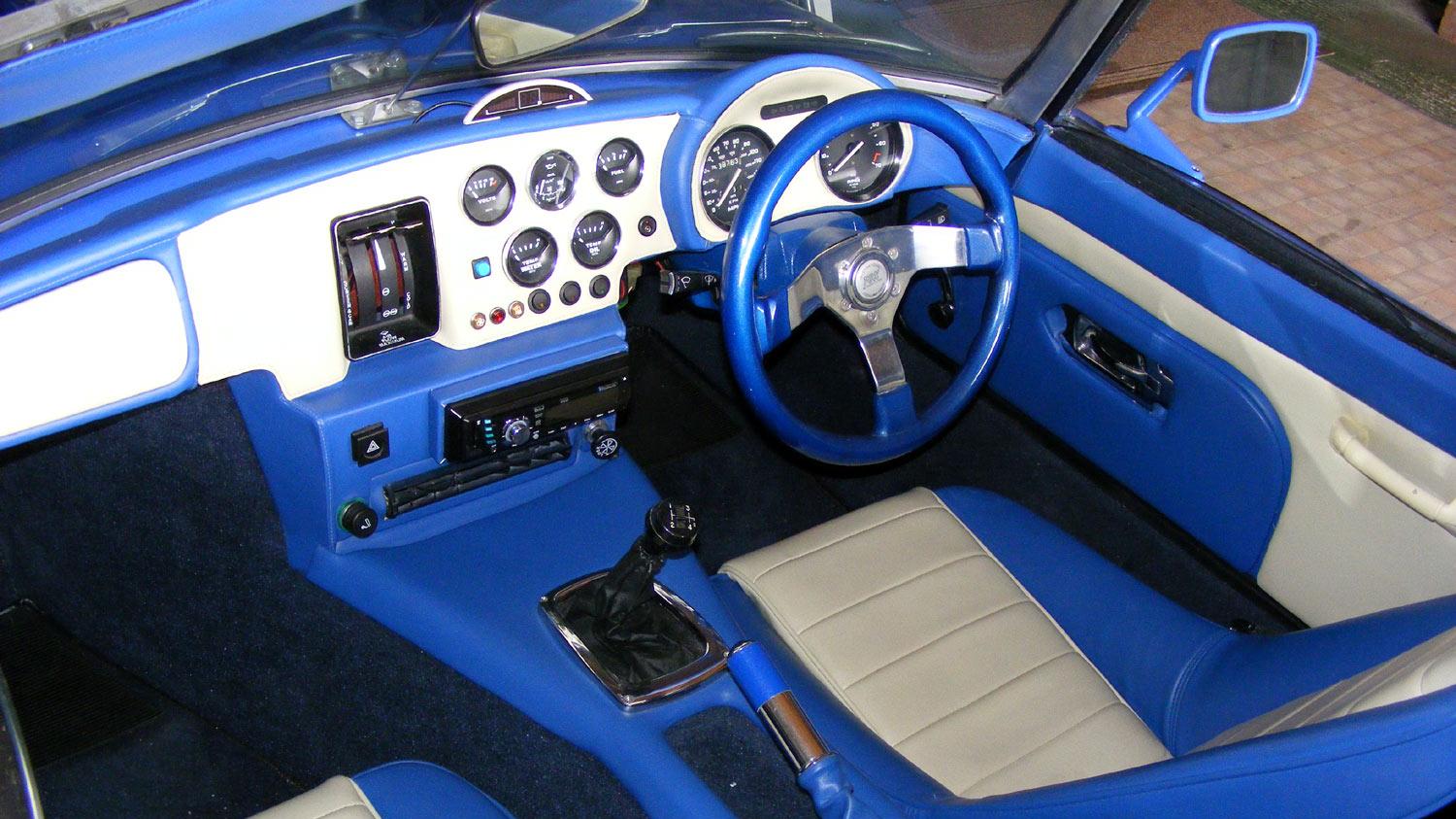 英国套件车黄金时代的创新之作：Latham F2超级跑车