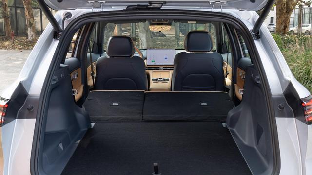 纠结深蓝S05和吉利银河星舰7？看完对比，相信你会选对