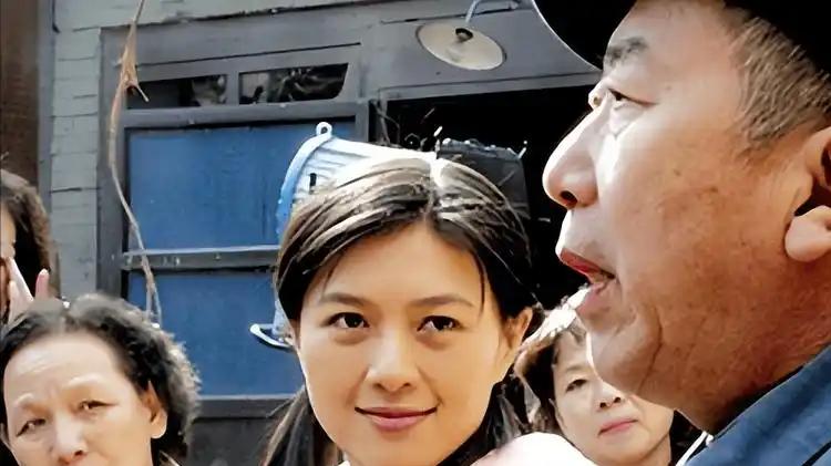 苦追陆毅多年被弃？嫁豪门16年，妈死爹瘫夫去世，如今她怎么样了