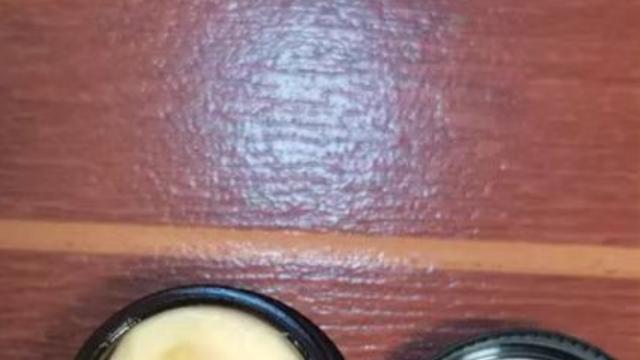 每天轻轻一抹，黑眼圈没有了，眼纹也消失了，真是太高兴了