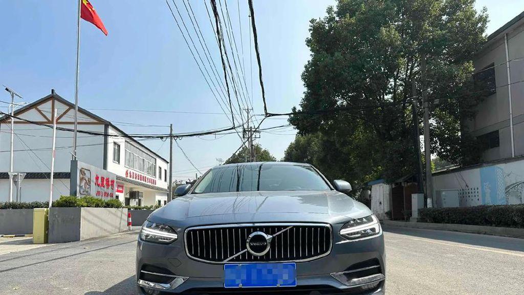 沃尔沃S90越野套件可选，底盘升高+全地形模式，接近角提升至22度