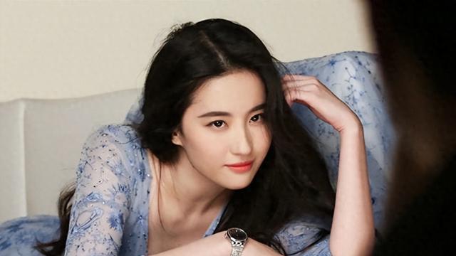 被干爹包养、做变性手术、弃中国国籍，刘亦菲身上到底有多少谣言