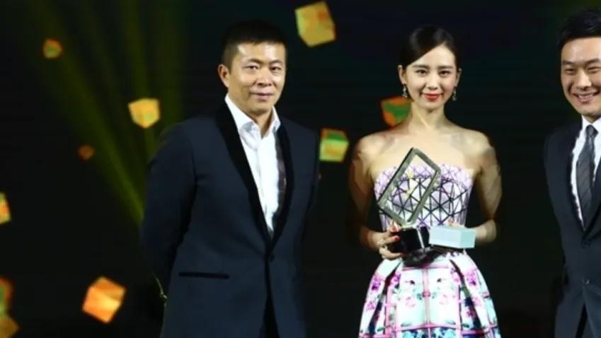 拿下微博QUEEN，赵丽颖又被85花集体孤立了？
