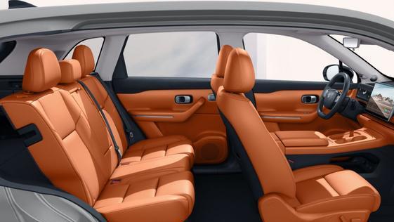 零跑C10系列迎来升级！下探价格区间，配置更丰富，值得一看