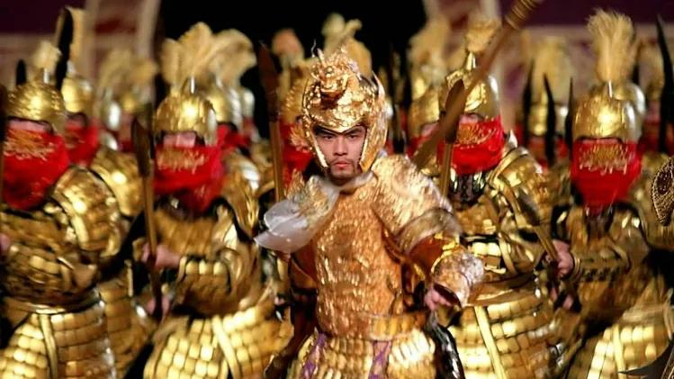 那十年里，满城尽带黄金甲！