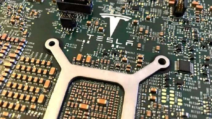 马斯克“深度参与”特斯拉芯片设计！用于自动驾驶和“擎天柱”人形机器人