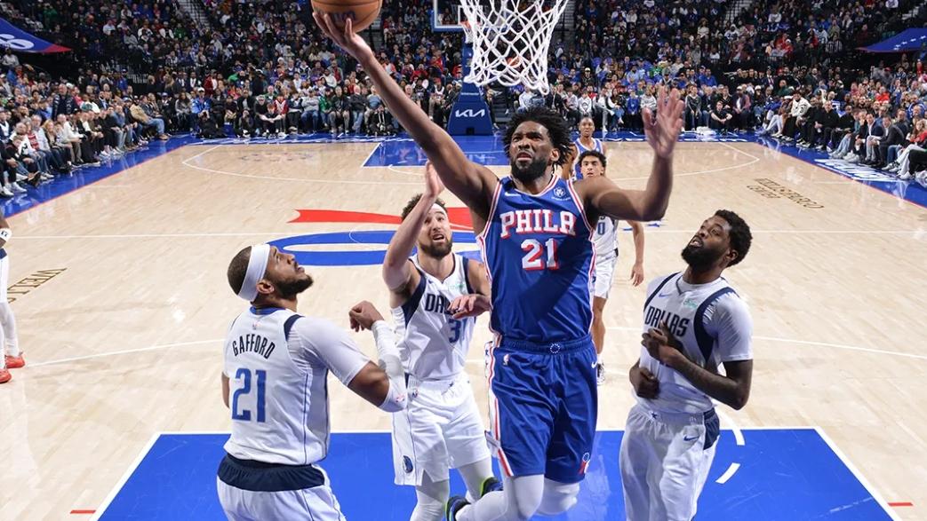 恩比德复出三双助76人118-116险胜独行侠，欧文空砍34分
