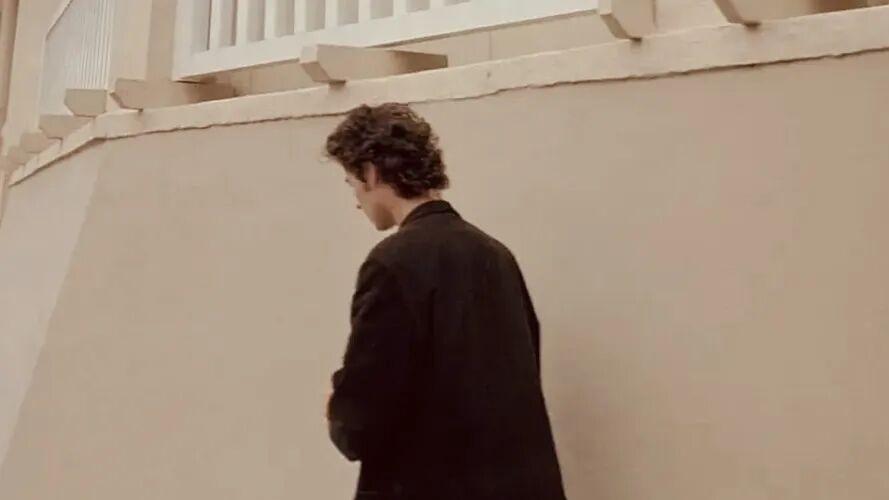 当下，许多年轻人困在“只有身体没有心跳”的床伴关系中