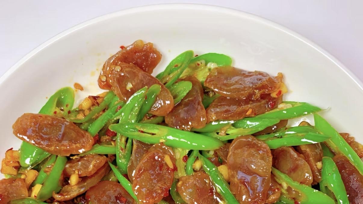 青椒炒腊肠，简单快手，1分钟搞定！