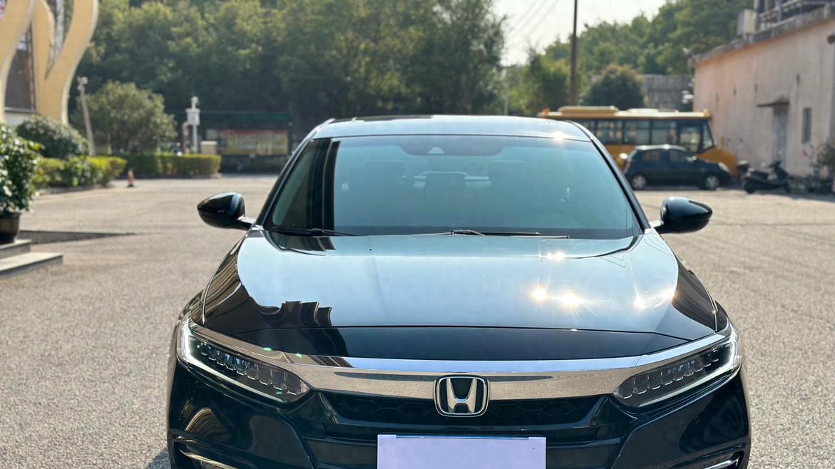 2018款混动雅阁，省油耐用，适合家用代步！