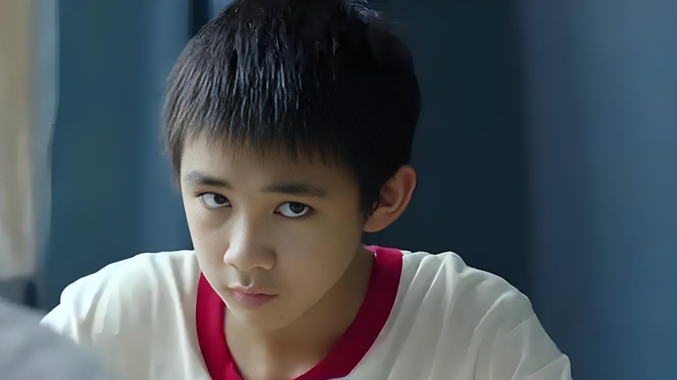 大瓜！荣梓杉被曝出轨打人，19岁同时谈3个女友，前女友已报警