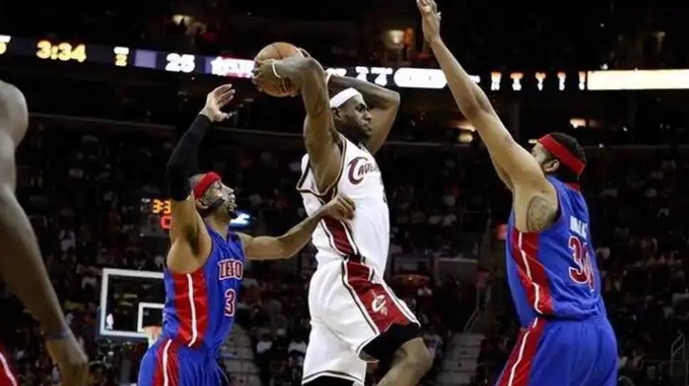 假如04年科比詹姆斯互换东家，谁会更惨？