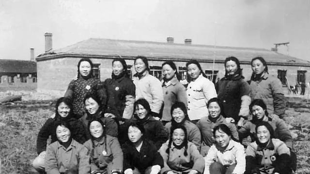 将门之女不顾母亲反对，毅然前往北大荒插队，这一去竟再也回不去