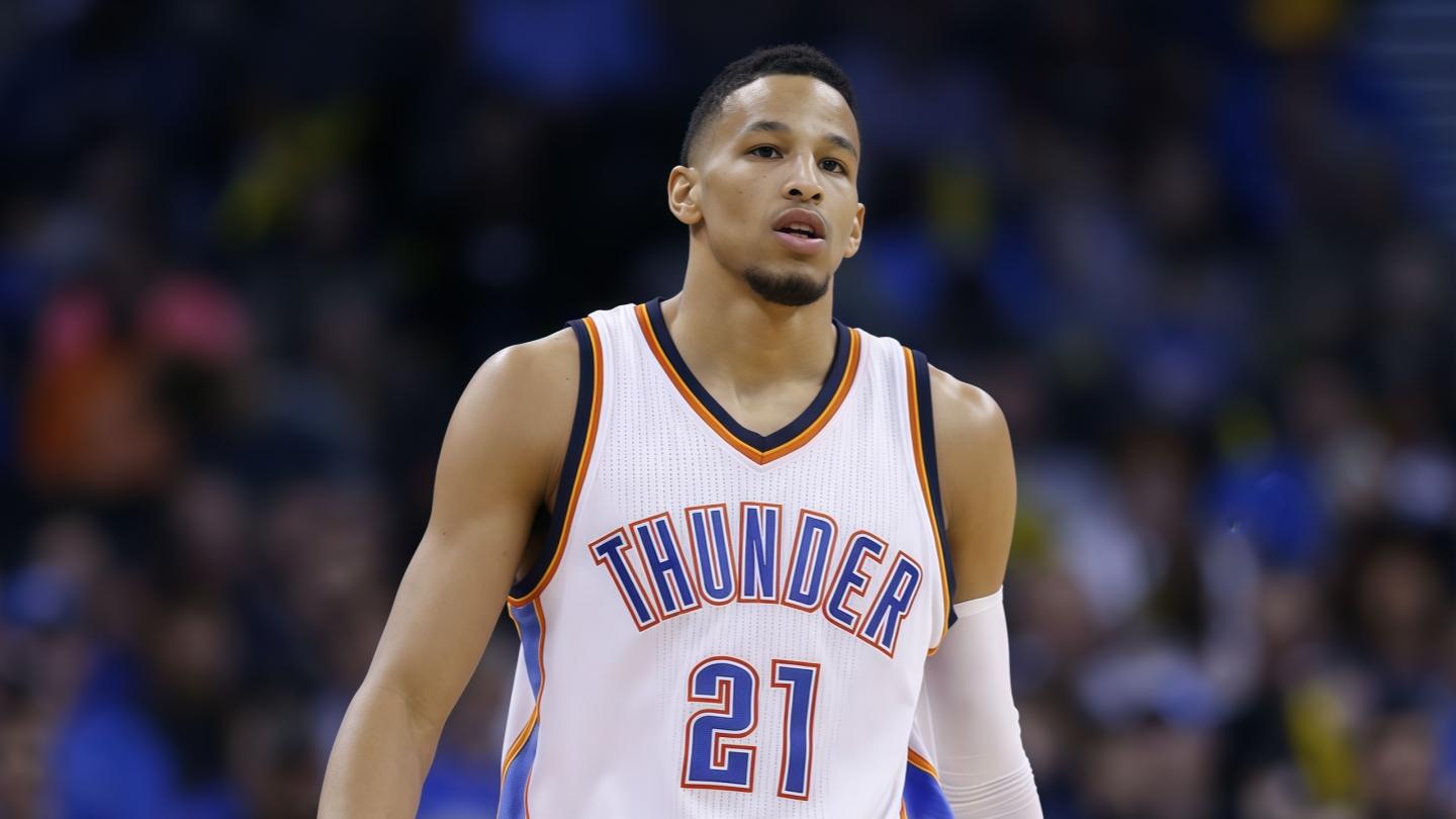 安德烈·罗伯森，只会防守不会进攻的侧翼