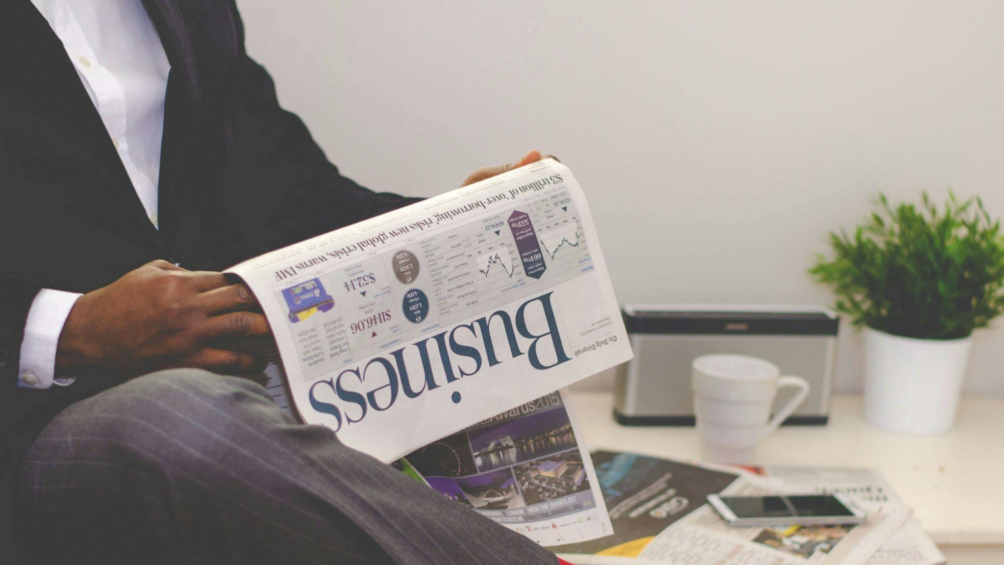 揭秘百亿短剧流水线：“霸道总裁爱上我”，是怎么拍出来的？