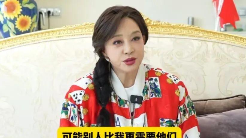 刘晓庆回应珠宝被盗：淡然处之，继续亮相戛纳