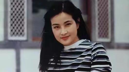 春晚女主持审美演变回顾：从国泰民安到“审美失衡”