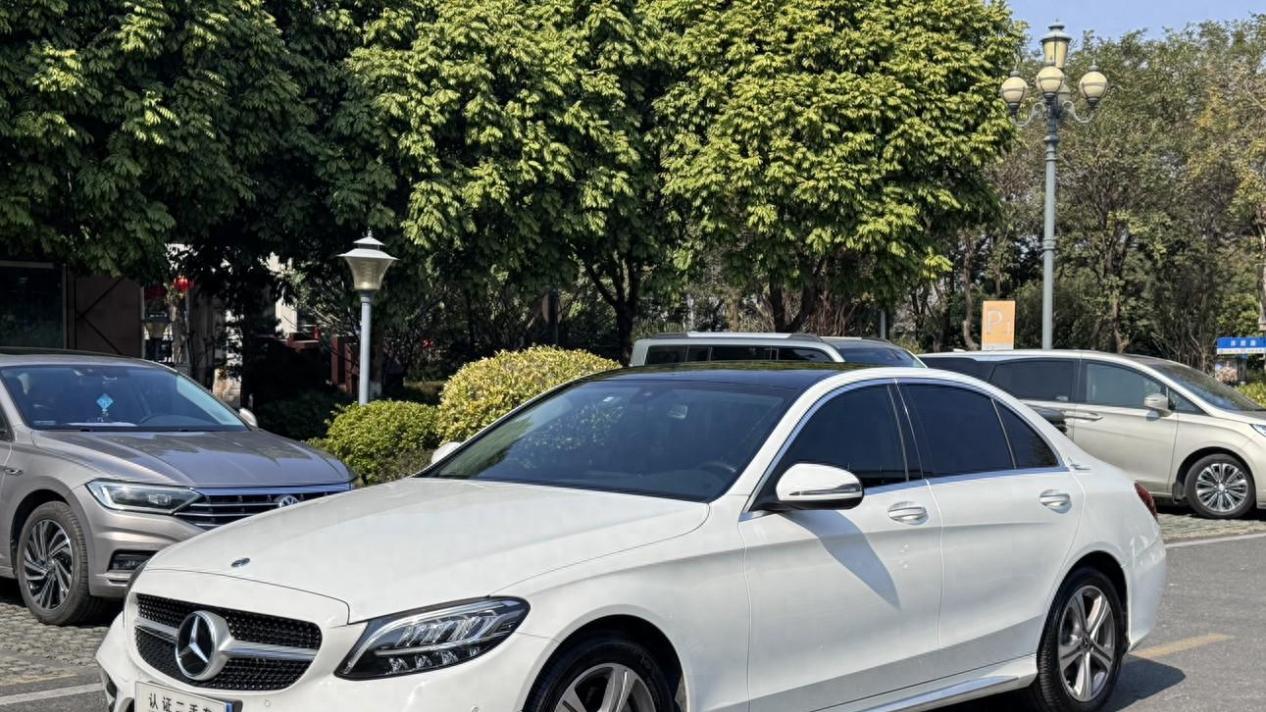 2021款奔驰C260L，落地不到一年，现在入手相当于打几折？