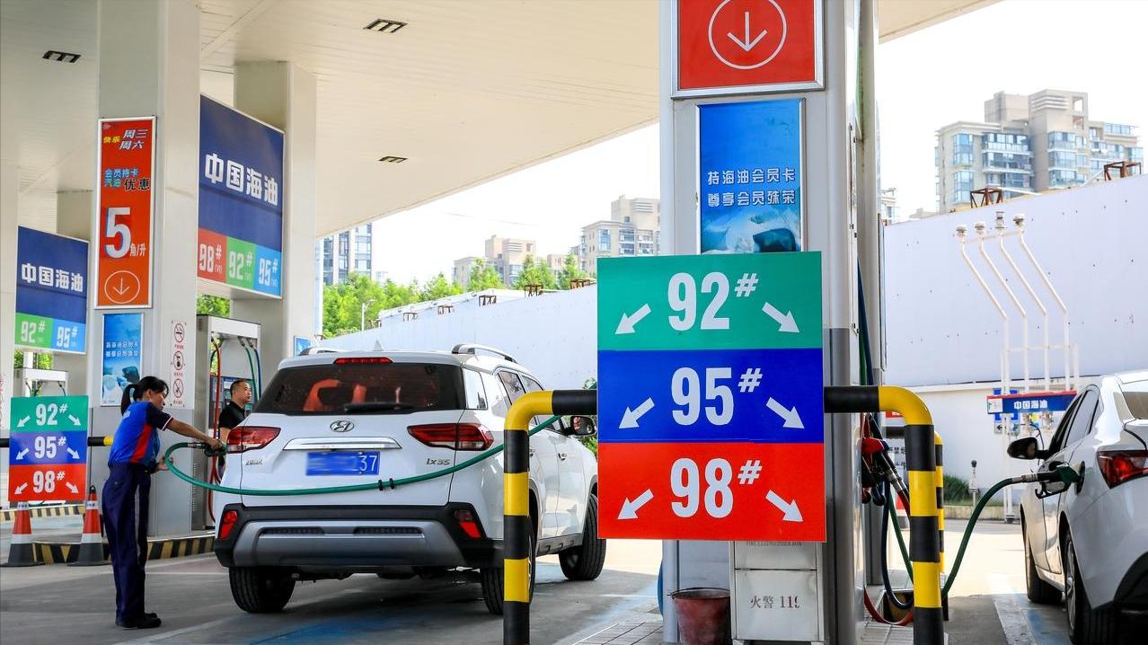 油价下降超3毛/升，下半年汽柴油“二次下跌”后“又降价”，9月23日调价，2025年油价“第8跌”在