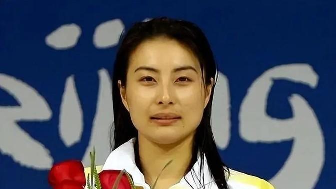 45岁霍启刚再获高层任命，其反内卷观点引发热议。