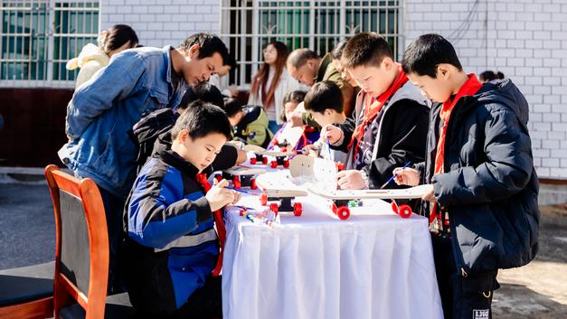 吉利暖冬行 童梦不孤单长沙华丰吉利关爱留守儿童公益活动温暖举行